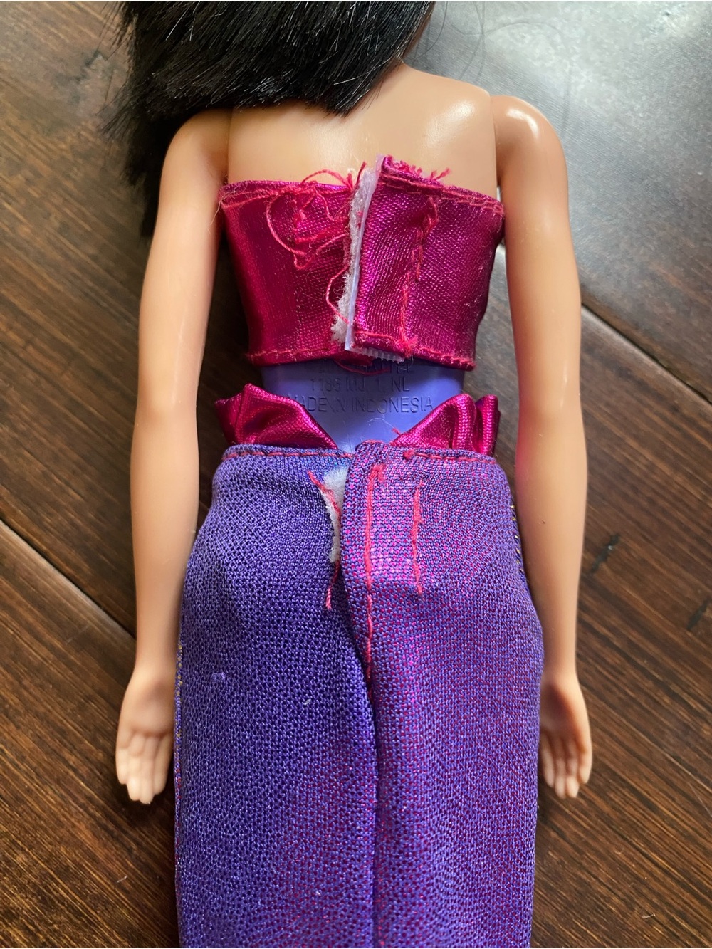 2 Swim Barbies with 2 mermaid outfits - Picture 11 of 14
